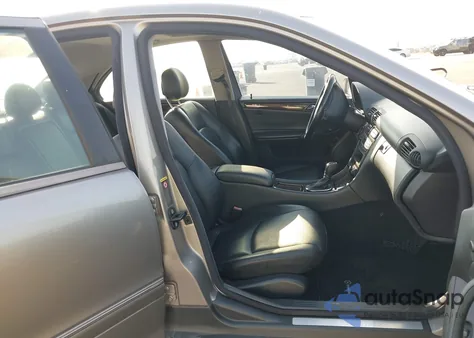 2003 Mercedes-Benz C 240 из США, поврежденный, VIN WDBRF61J73F436148